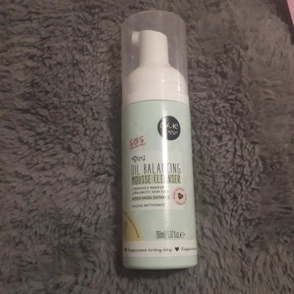 3/$20 - NWT Face Bundle - Sloth mask and cleanser - Picture 3 of 4